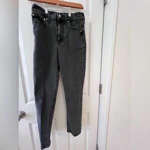 Madewell the perfect vintage Jean in Black.  Pockets & zip closure  Size 25